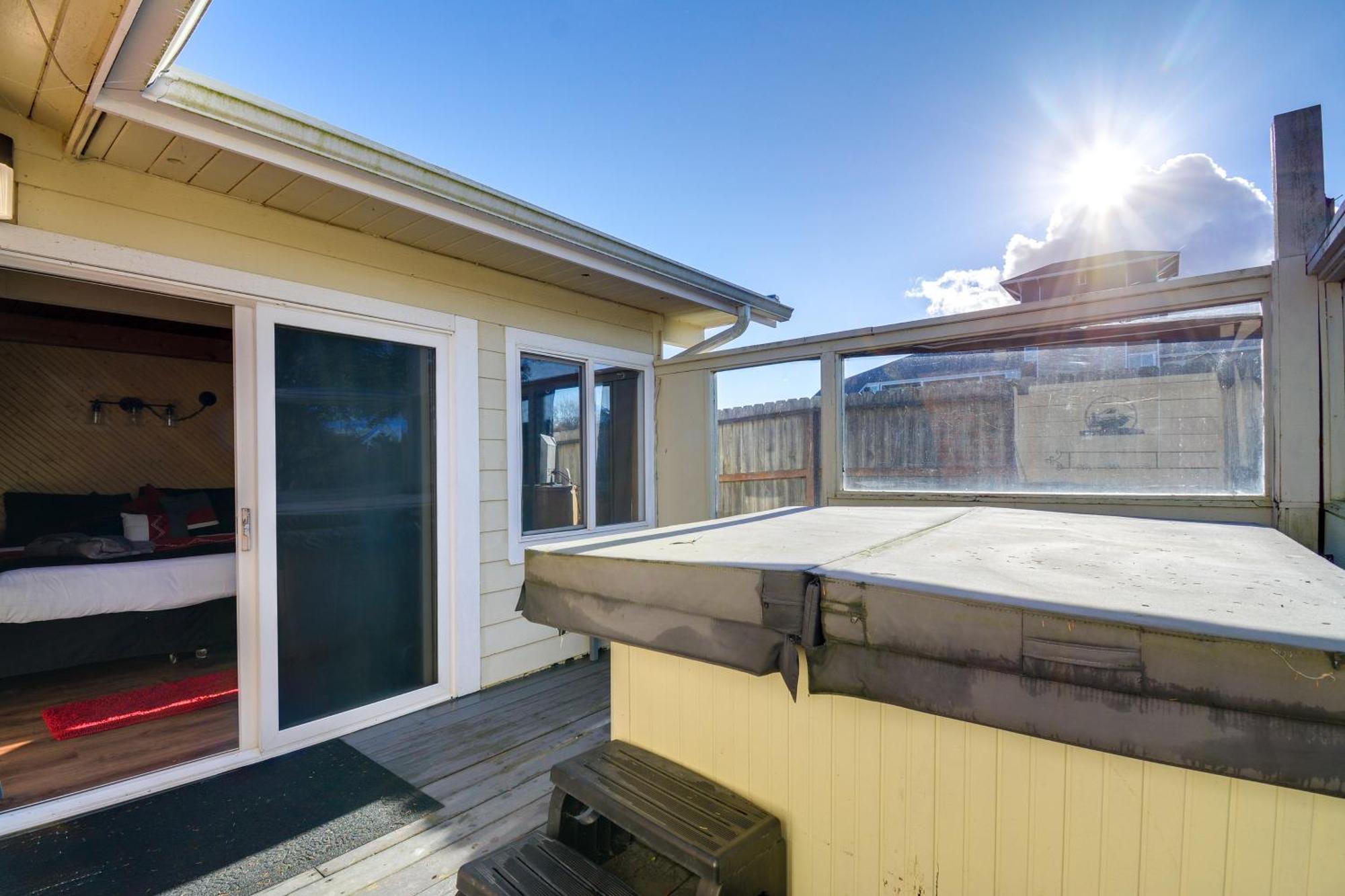 Villa Pet-Friendly Washington Retreat With Hot Tub And Deck! à Ocean Shores Extérieur photo